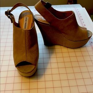 Steve madden bone suede shoes